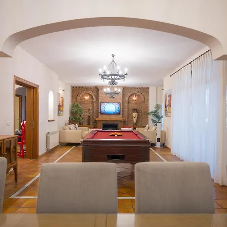 San Pedro 6 Bedroom Villa, Heated Pool, Bbq, Wifi Tatil Evi *