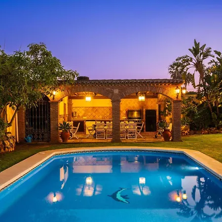 San Pedro 6 Bedroom Villa, Heated Pool, Bbq, Wifi Holiday home *
