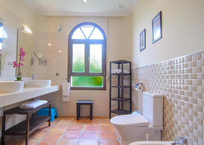 Сasa de vacaciones San Pedro 6 Bedroom Villa, Heated Pool, Bbq, Wifi *