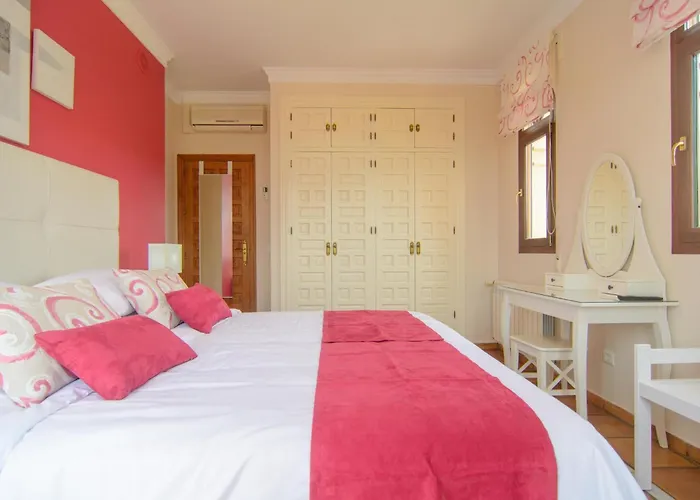 Сasa de vacaciones San Pedro 6 Bedroom Villa, Heated Pool, Bbq, Wifi *