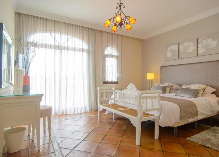 Сasa de vacaciones San Pedro 6 Bedroom Villa, Heated Pool, Bbq, Wifi Marbella