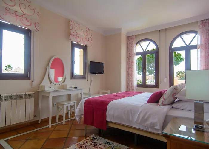 Сasa de vacaciones San Pedro 6 Bedroom Villa, Heated Pool, Bbq, Wifi