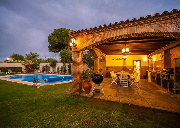 San Pedro 6 Bedroom Villa, Heated Pool, Bbq, Wifi