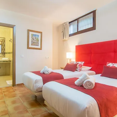 San Pedro 6 Bedroom Villa, Heated Pool, Bbq, Wifi