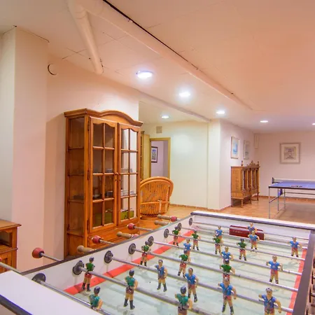 San Pedro 6 Bedroom Villa, Heated Pool, Bbq, Wifi