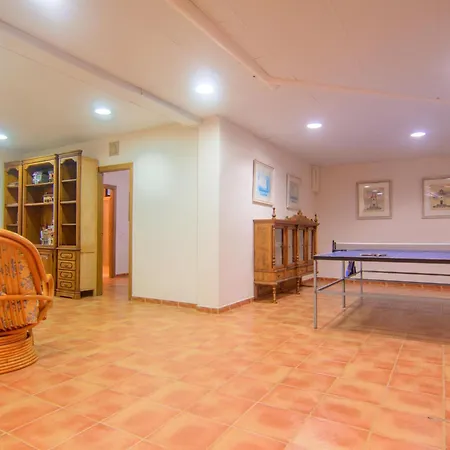 San Pedro 6 Bedroom Villa, Heated Pool, Bbq, Wifi *