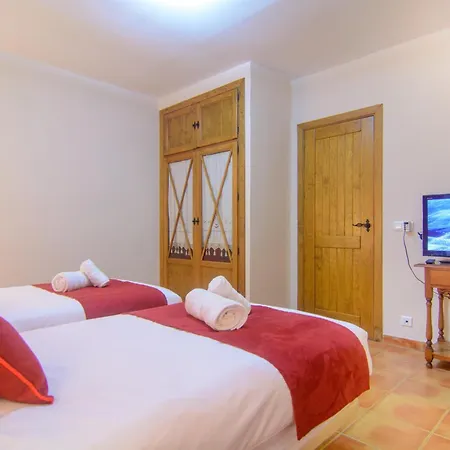 San Pedro 6 Bedroom Villa, Heated Pool, Bbq, Wifi *