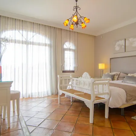 Semesterbostad San Pedro 6 Bedroom Villa, Heated Pool, Bbq, Wifi Marbella