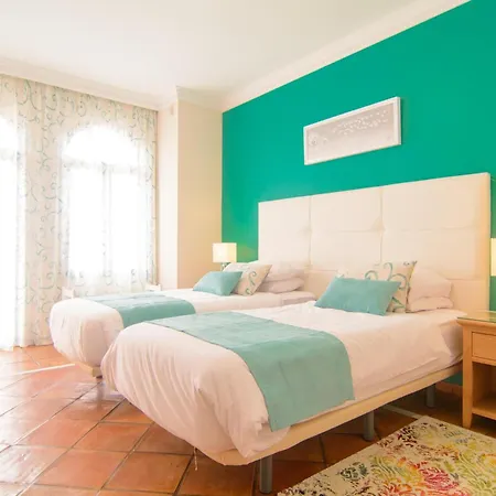 度假居 San Pedro 6 Bedroom Villa, Heated Pool, Bbq, Wifi 马尔韦利亚