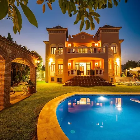 Semesterbostad San Pedro 6 Bedroom Villa, Heated Pool, Bbq, Wifi