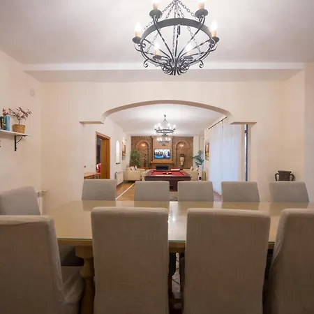 San Pedro 6 Bedroom Villa, Heated Pool, Bbq, Wifi *