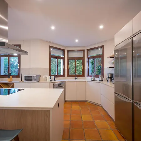 San Pedro 6 Bedroom Villa, Heated Pool, Bbq, Wifi *