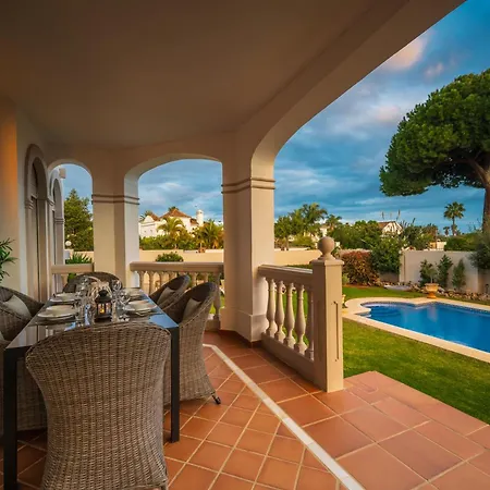 San Pedro 6 Bedroom Villa, Heated Pool, Bbq, Wifi