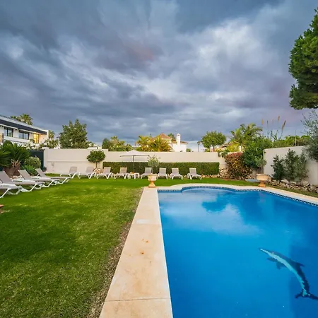 San Pedro 6 Bedroom Villa, Heated Pool, Bbq, Wifi 马尔韦利亚