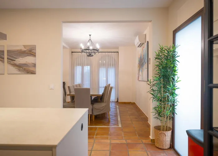 Сasa de vacaciones San Pedro 6 Bedroom Villa, Heated Pool, Bbq, Wifi *