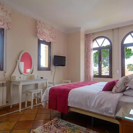 Prázdninový dům San Pedro 6 Bedroom Villa, Heated Pool, Bbq, Wifi
