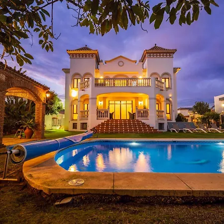 San Pedro 6 Bedroom Villa, Heated Pool, Bbq, Wifi بيت للعطل
