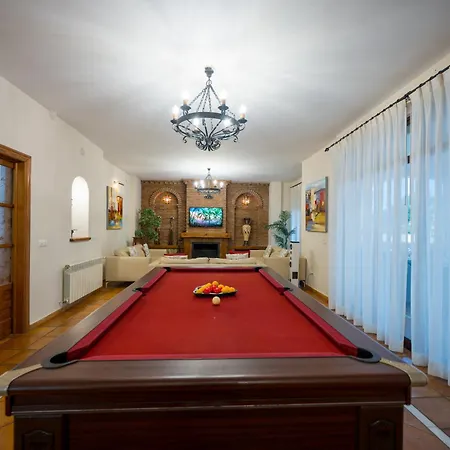 بيت للعطل San Pedro 6 Bedroom Villa, Heated Pool, Bbq, Wifi ماربيا