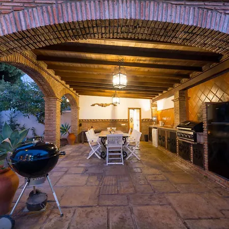 Prázdninový dům San Pedro 6 Bedroom Villa, Heated Pool, Bbq, Wifi Marbella