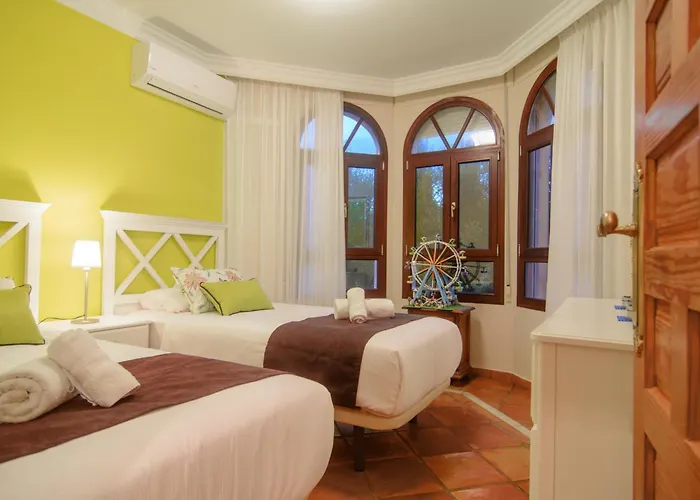 San Pedro 6 Bedroom Villa, Heated Pool, Bbq, Wifi بيت للعطل *