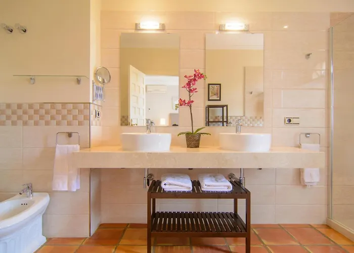 بيت للعطل San Pedro 6 Bedroom Villa, Heated Pool, Bbq, Wifi