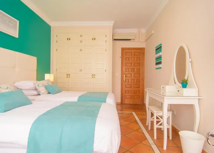 San Pedro 6 Bedroom Villa, Heated Pool, Bbq, Wifi ماربيا