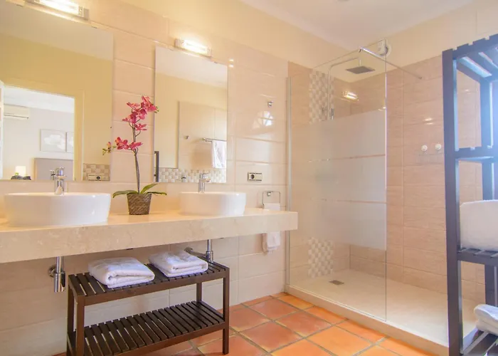 San Pedro 6 Bedroom Villa, Heated Pool, Bbq, Wifi بيت للعطل