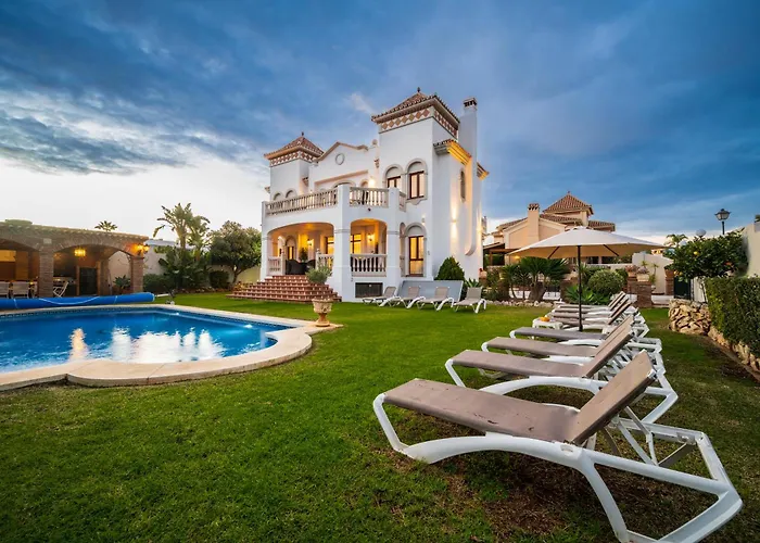 San Pedro 6 Bedroom Villa, Heated Pool, Bbq, Wifi بيت للعطل