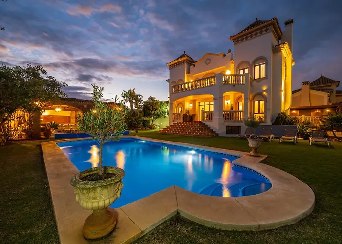 بيت للعطل San Pedro 6 Bedroom Villa, Heated Pool, Bbq, Wifi *