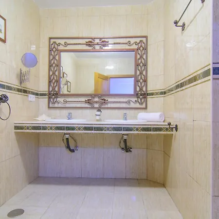 San Pedro 6 Bedroom Villa, Heated Pool, Bbq, Wifi מארבלה