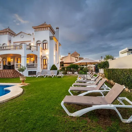 San Pedro 6 Bedroom Villa, Heated Pool, Bbq, Wifi מארבלה