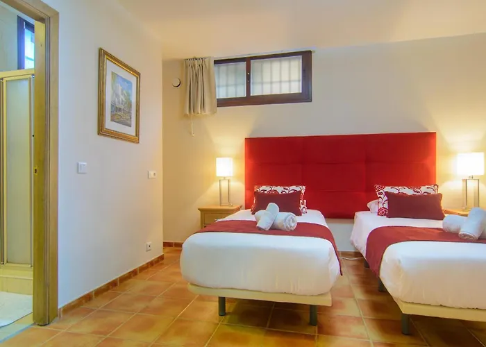 San Pedro 6 Bedroom Villa, Heated Pool, Bbq, Wifi Holiday home